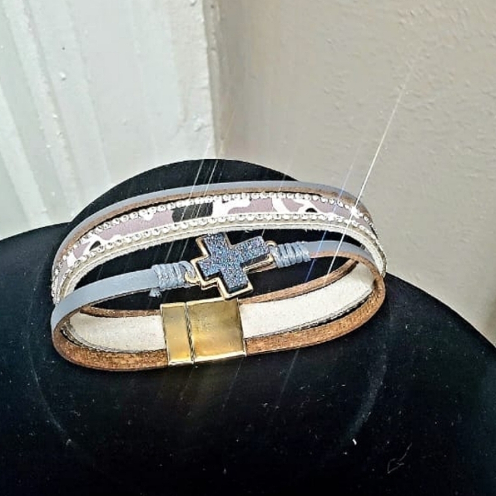 Fashion Metal Cross Charm Leather Bracelets 🌴